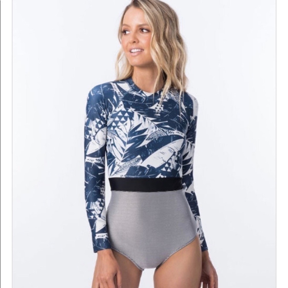 Rip curl searchers surf suit XL US12 Aus16
